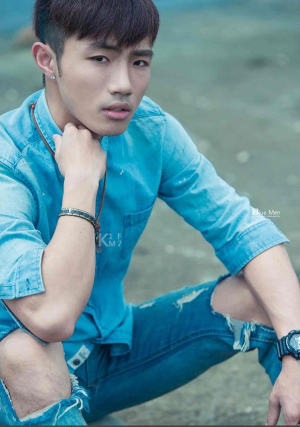 Whoseman-8-花漾文青男孩-許禾